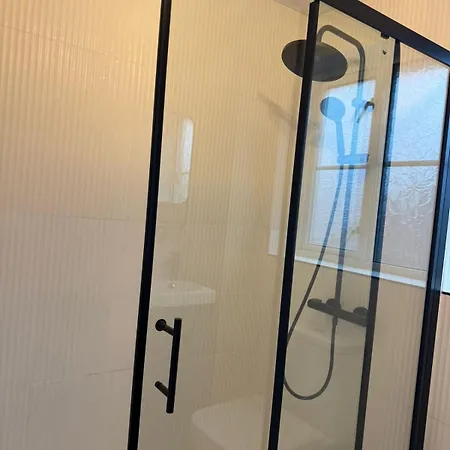 Stylish Home 5 Mins To City Center-2