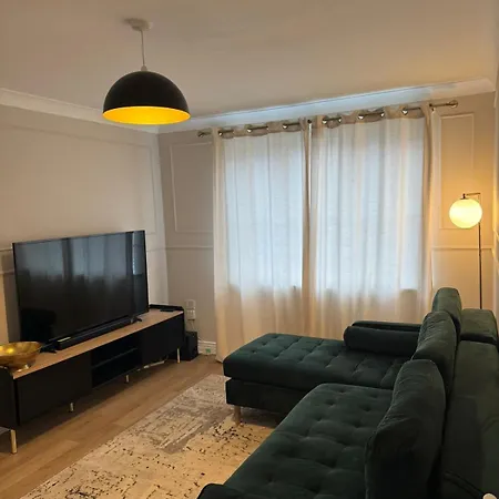 Stylish Home 5 Mins To City Center-3